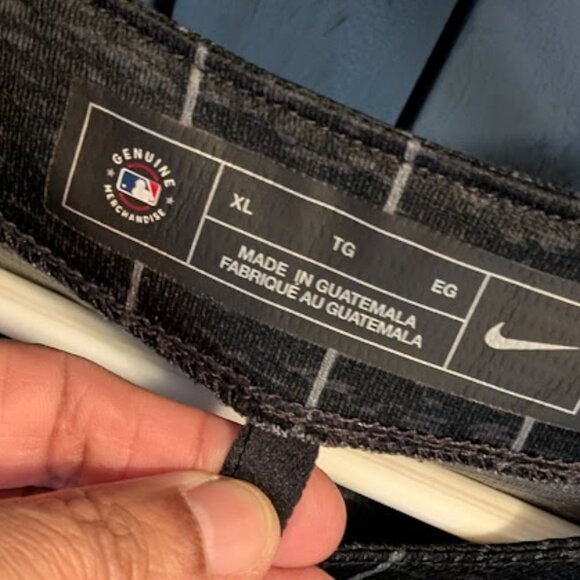 GENUINE MERCHANDISE NBL NIKE-  Chicago White Sox Black City - Picture 3 of 5